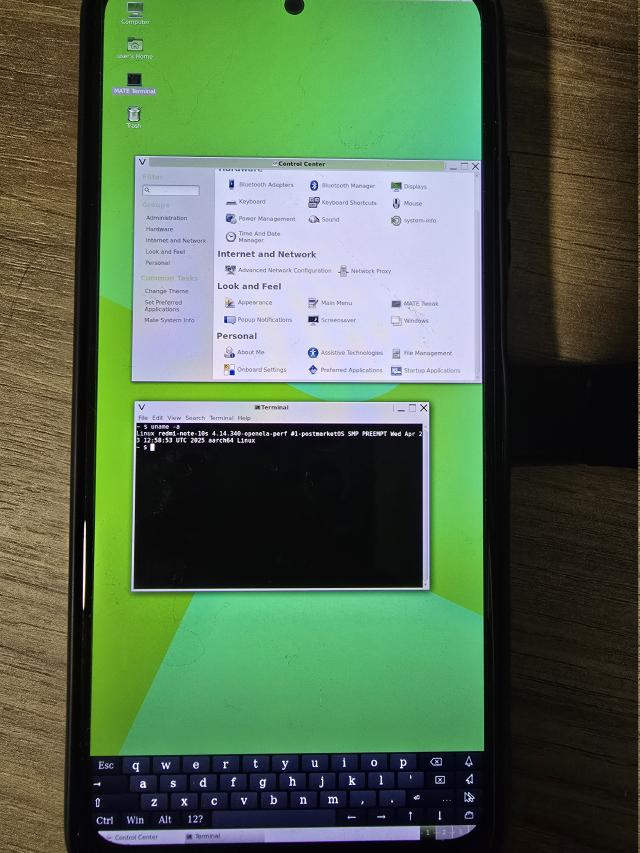 Фото экрана с запущенными приложениями